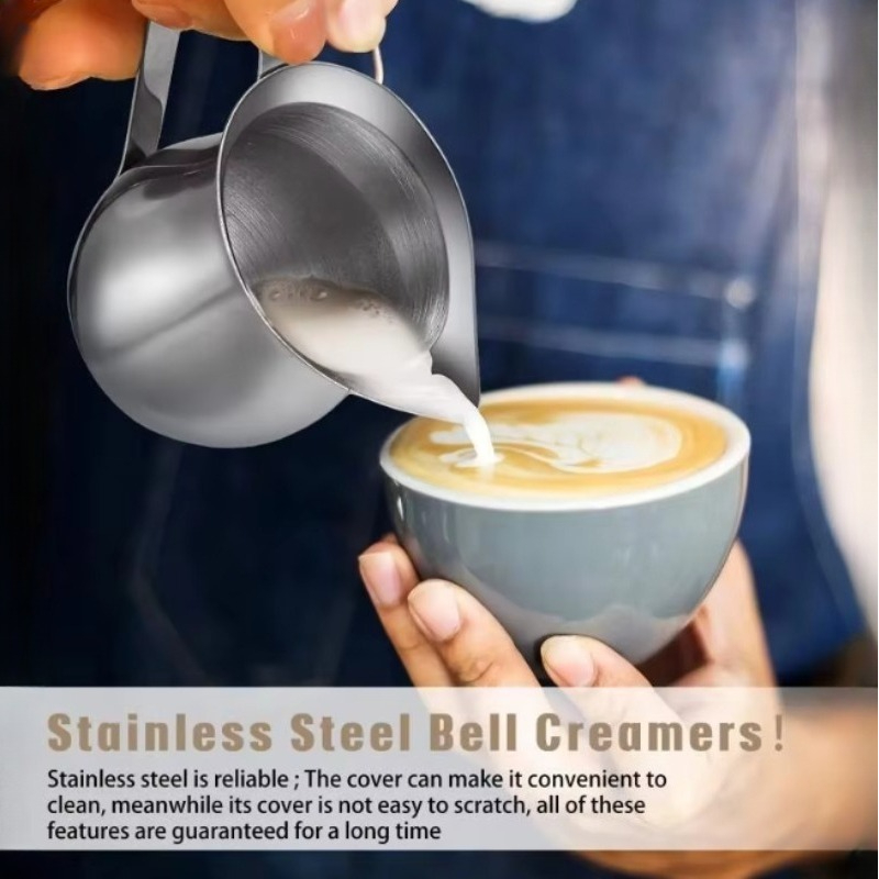 Barista Milk Jug - เหยือกตีฟองนมกาแฟแบบใหม่ ทำจากสแตนเลส ใช้สำหรับทำเอสเพรสโซ พร้อมฝาปิดและช่องเท ถ้วยตวงขนาดเป็นออนซ์ อุปกรณ์ชงกาแฟ