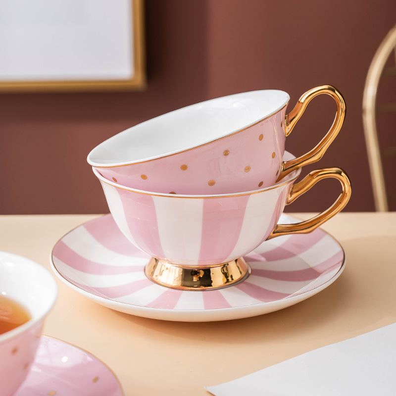แก้วกาแฟเซรามิกสีชมพูพร้อมจานร - Coffee Tea Pictures บทวิจารณ์และราคา
